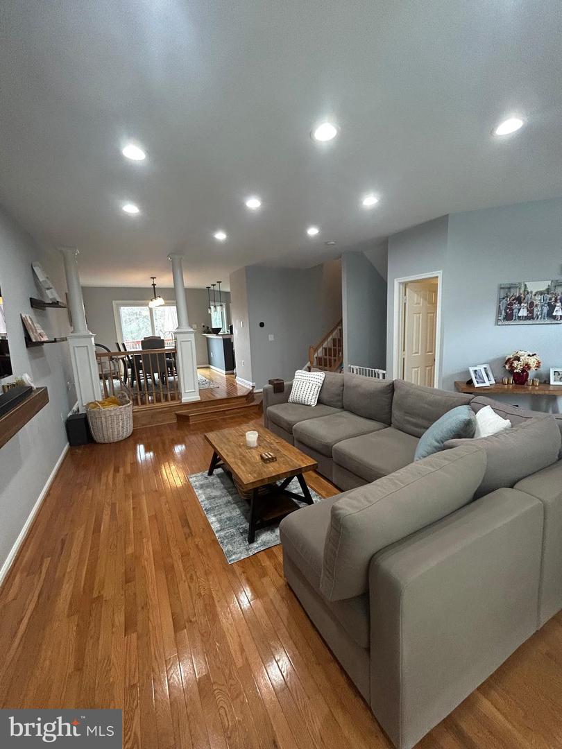 8726 WADEBROOK TER, SPRINGFIELD, Virginia 22153, 3 Bedrooms Bedrooms, ,3 BathroomsBathrooms,Residential,For sale,8726 WADEBROOK TER,VAFX2246458 MLS # VAFX2246458