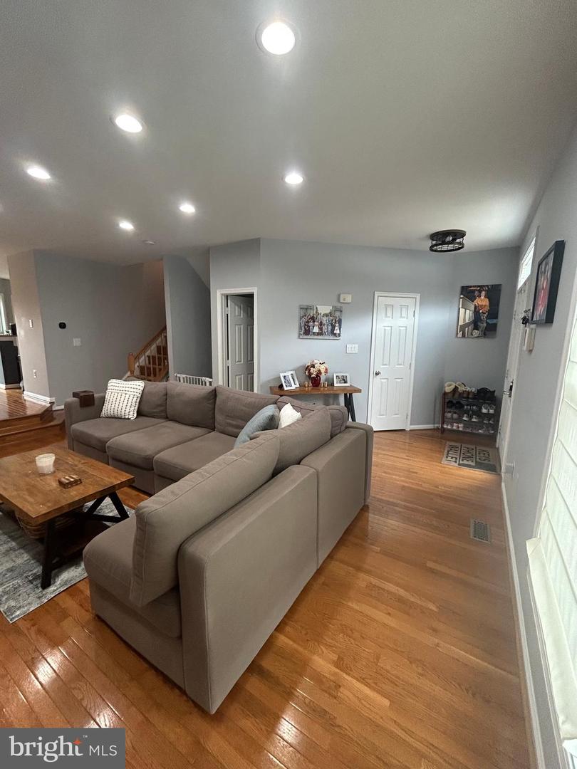 8726 WADEBROOK TER, SPRINGFIELD, Virginia 22153, 3 Bedrooms Bedrooms, ,3 BathroomsBathrooms,Residential,For sale,8726 WADEBROOK TER,VAFX2246458 MLS # VAFX2246458