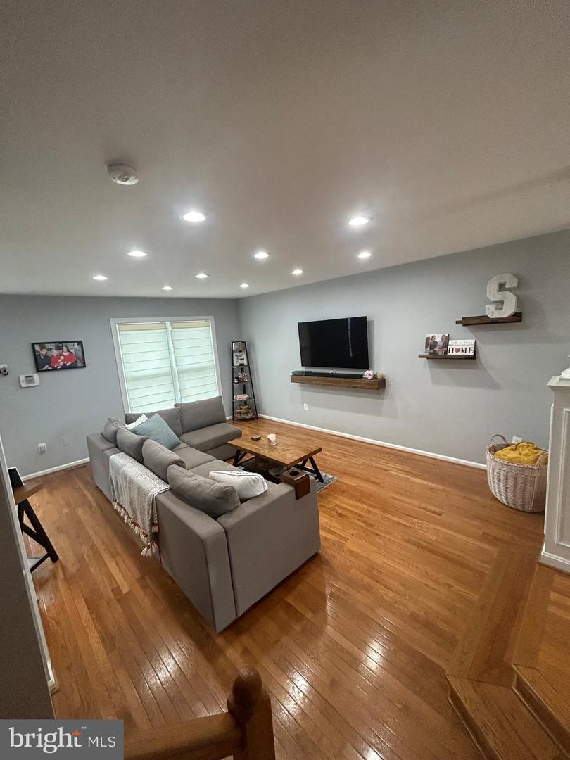 8726 WADEBROOK TER, SPRINGFIELD, Virginia 22153, 3 Bedrooms Bedrooms, ,3 BathroomsBathrooms,Residential,For sale,8726 WADEBROOK TER,VAFX2246458 MLS # VAFX2246458