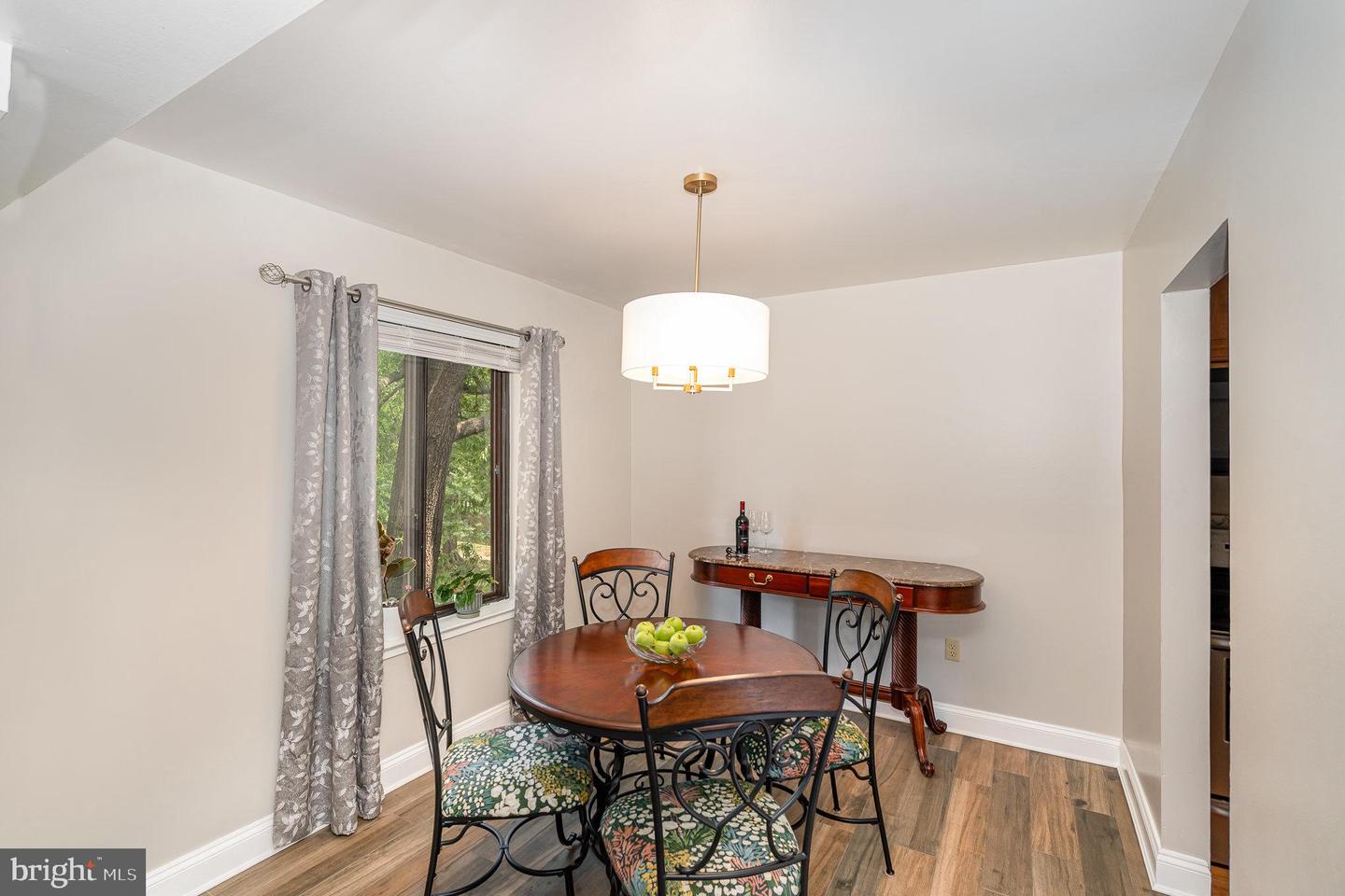 9720 KINGSBRIDGE DR #302, FAIRFAX, Virginia 22031, 2 Bedrooms Bedrooms, ,1 BathroomBathrooms,Residential,For sale,9720 KINGSBRIDGE DR #302,VAFX2246960 MLS # VAFX2246960