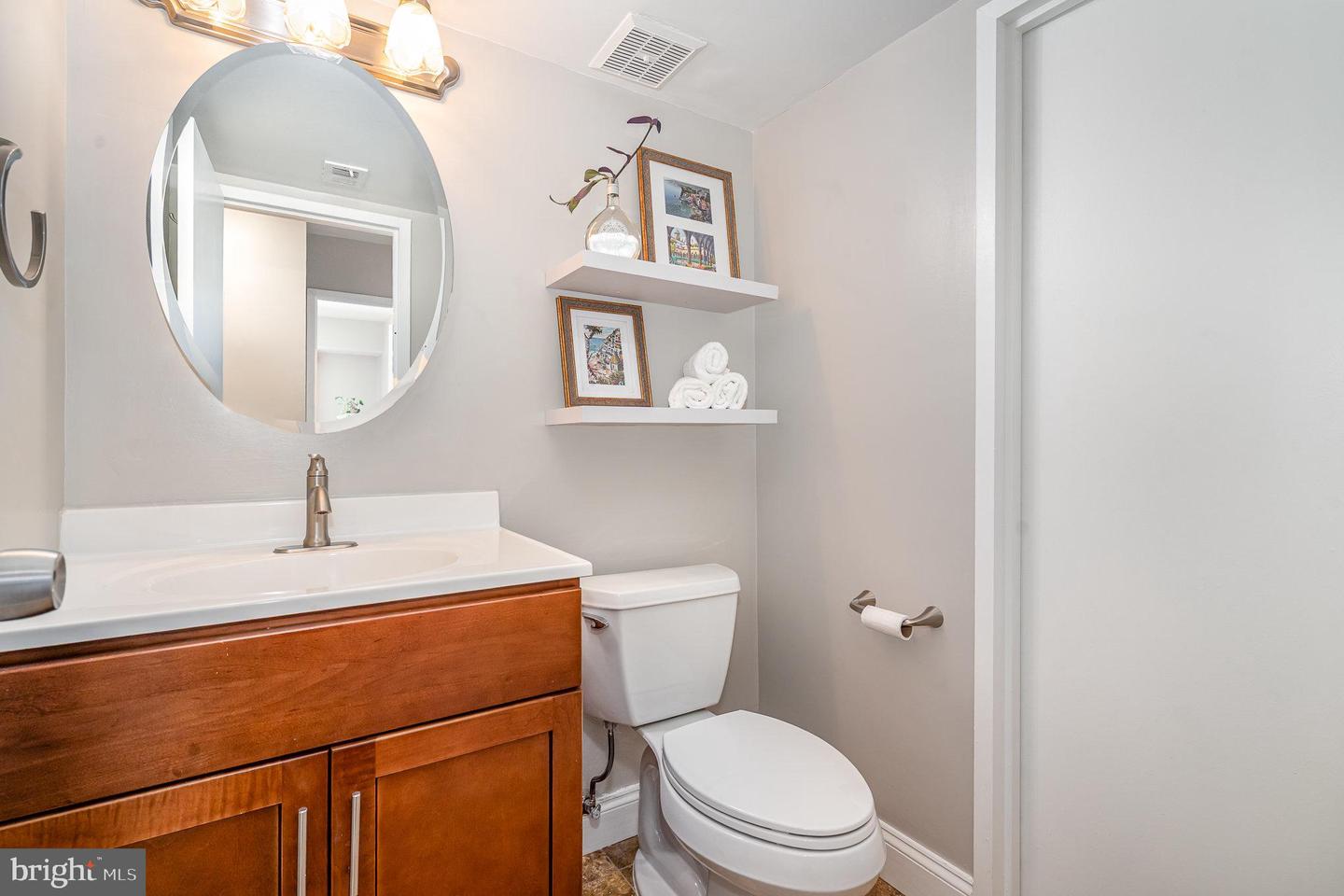 9720 KINGSBRIDGE DR #302, FAIRFAX, Virginia 22031, 2 Bedrooms Bedrooms, ,1 BathroomBathrooms,Residential,For sale,9720 KINGSBRIDGE DR #302,VAFX2246960 MLS # VAFX2246960