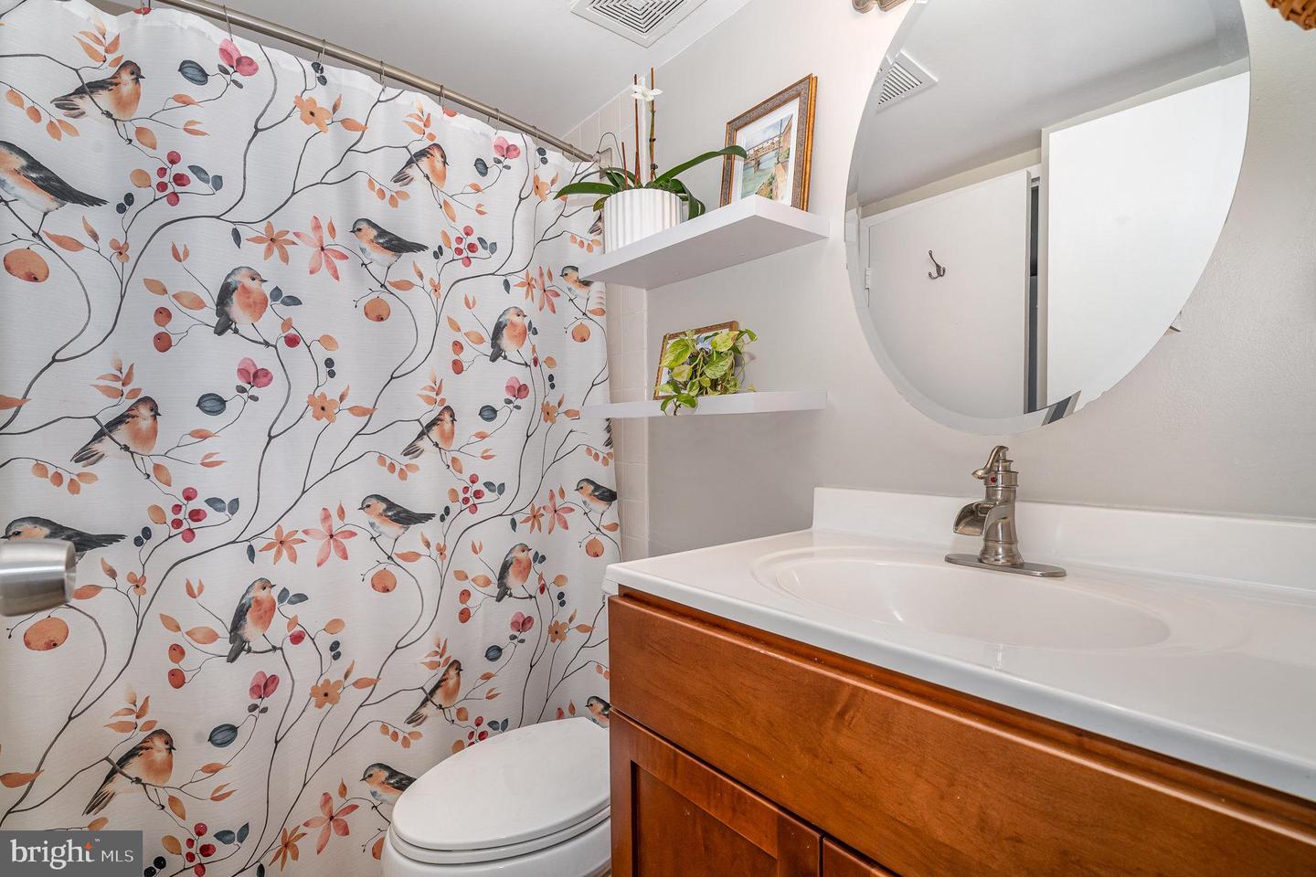 9720 KINGSBRIDGE DR #302, FAIRFAX, Virginia 22031, 2 Bedrooms Bedrooms, ,1 BathroomBathrooms,Residential,For sale,9720 KINGSBRIDGE DR #302,VAFX2246960 MLS # VAFX2246960