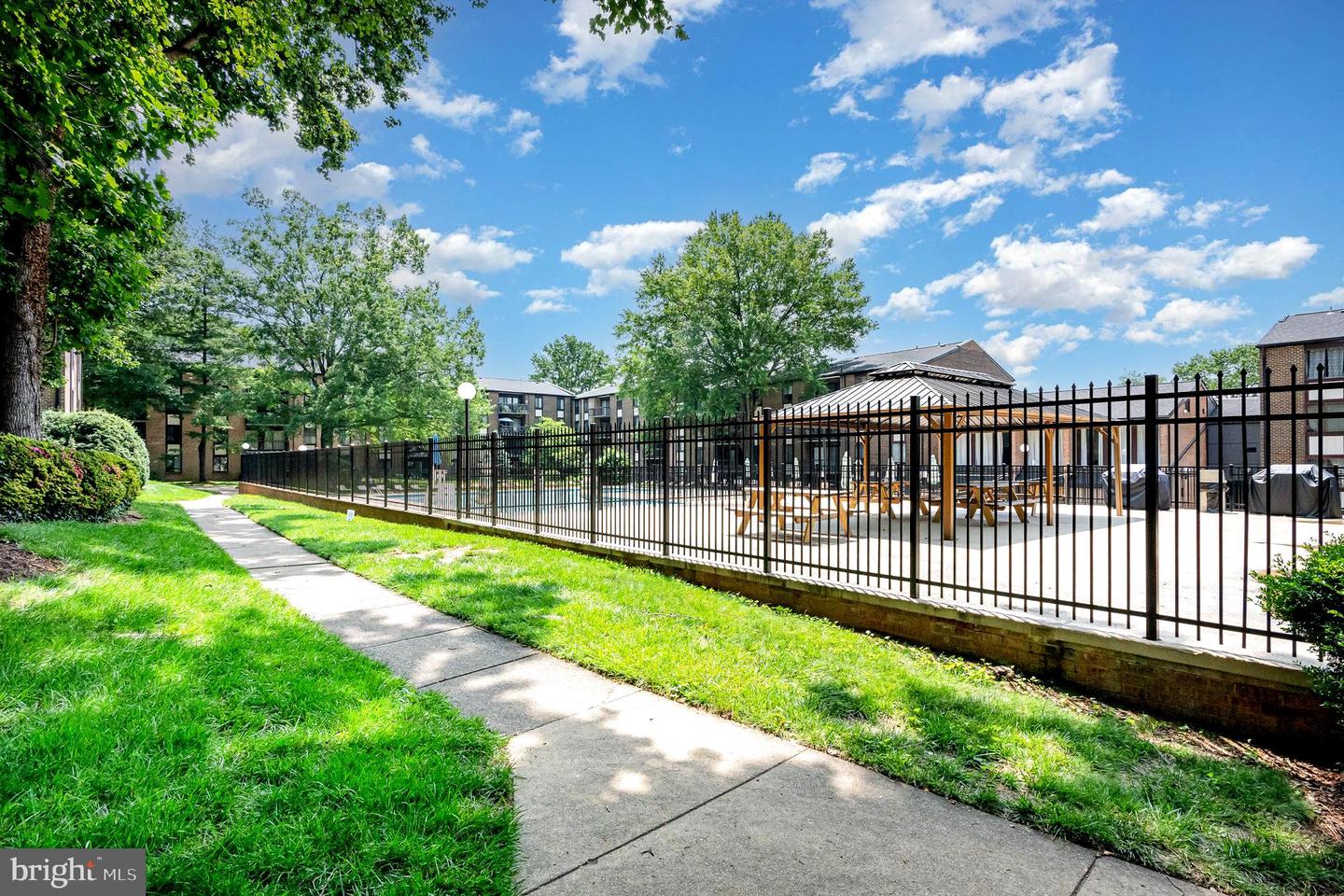 9720 KINGSBRIDGE DR #302, FAIRFAX, Virginia 22031, 2 Bedrooms Bedrooms, ,1 BathroomBathrooms,Residential,For sale,9720 KINGSBRIDGE DR #302,VAFX2246960 MLS # VAFX2246960