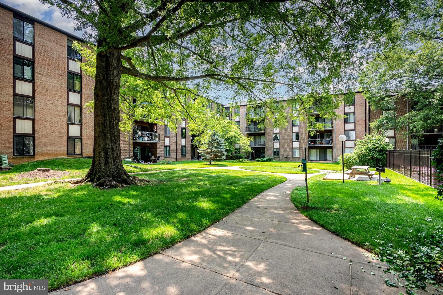 9720 KINGSBRIDGE DR #302, FAIRFAX, Virginia 22031, 2 Bedrooms Bedrooms, ,1 BathroomBathrooms,Residential,For sale,9720 KINGSBRIDGE DR #302,VAFX2246960 MLS # VAFX2246960