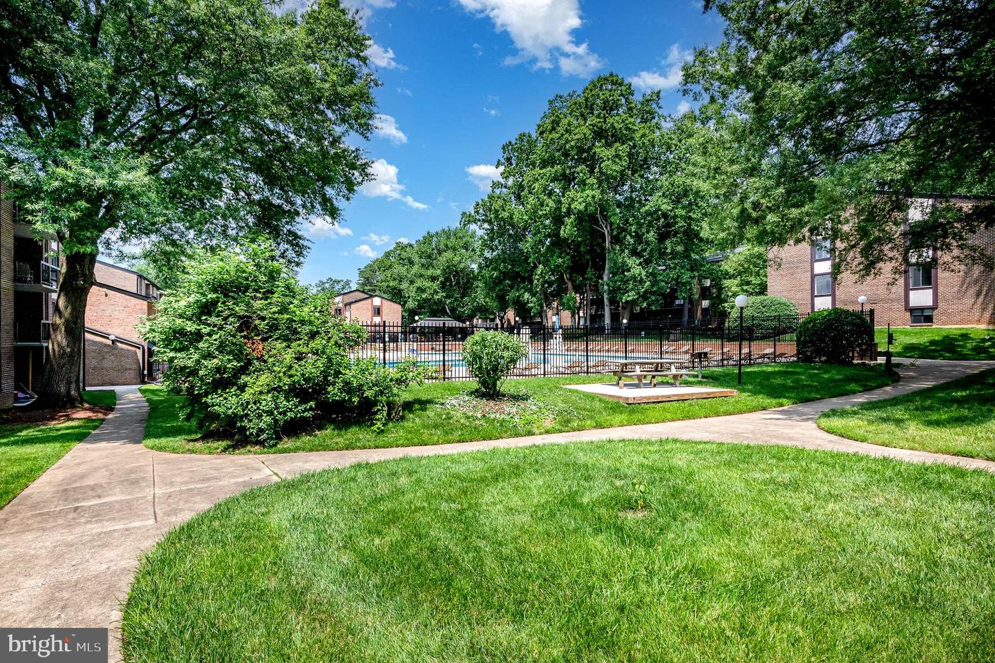9720 KINGSBRIDGE DR #302, FAIRFAX, Virginia 22031, 2 Bedrooms Bedrooms, ,1 BathroomBathrooms,Residential,For sale,9720 KINGSBRIDGE DR #302,VAFX2246960 MLS # VAFX2246960