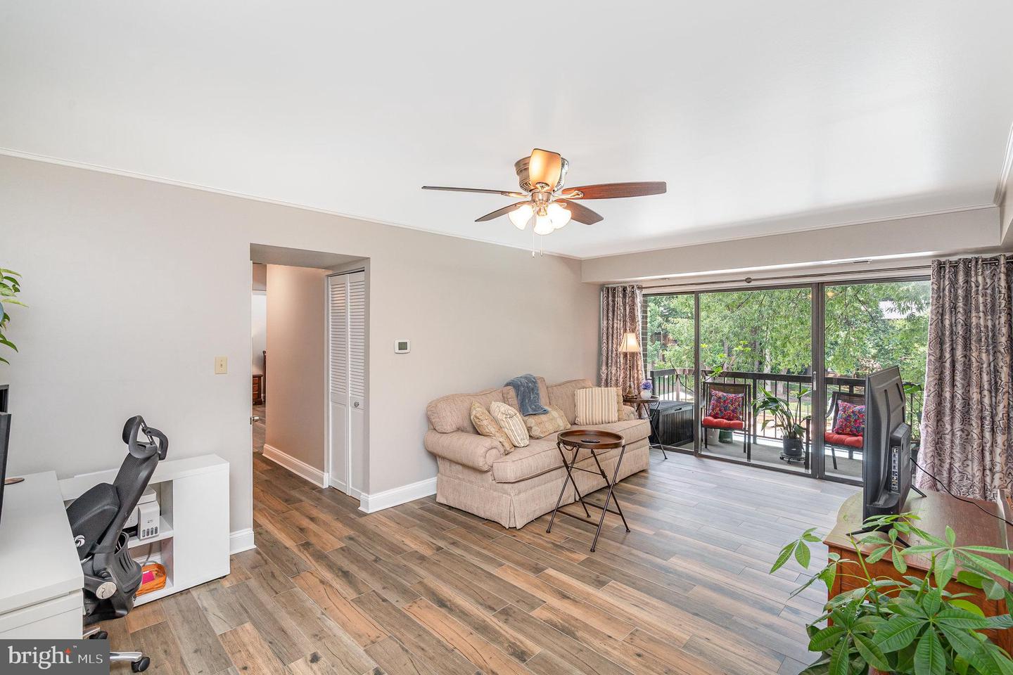 9720 KINGSBRIDGE DR #302, FAIRFAX, Virginia 22031, 2 Bedrooms Bedrooms, ,1 BathroomBathrooms,Residential,For sale,9720 KINGSBRIDGE DR #302,VAFX2246960 MLS # VAFX2246960