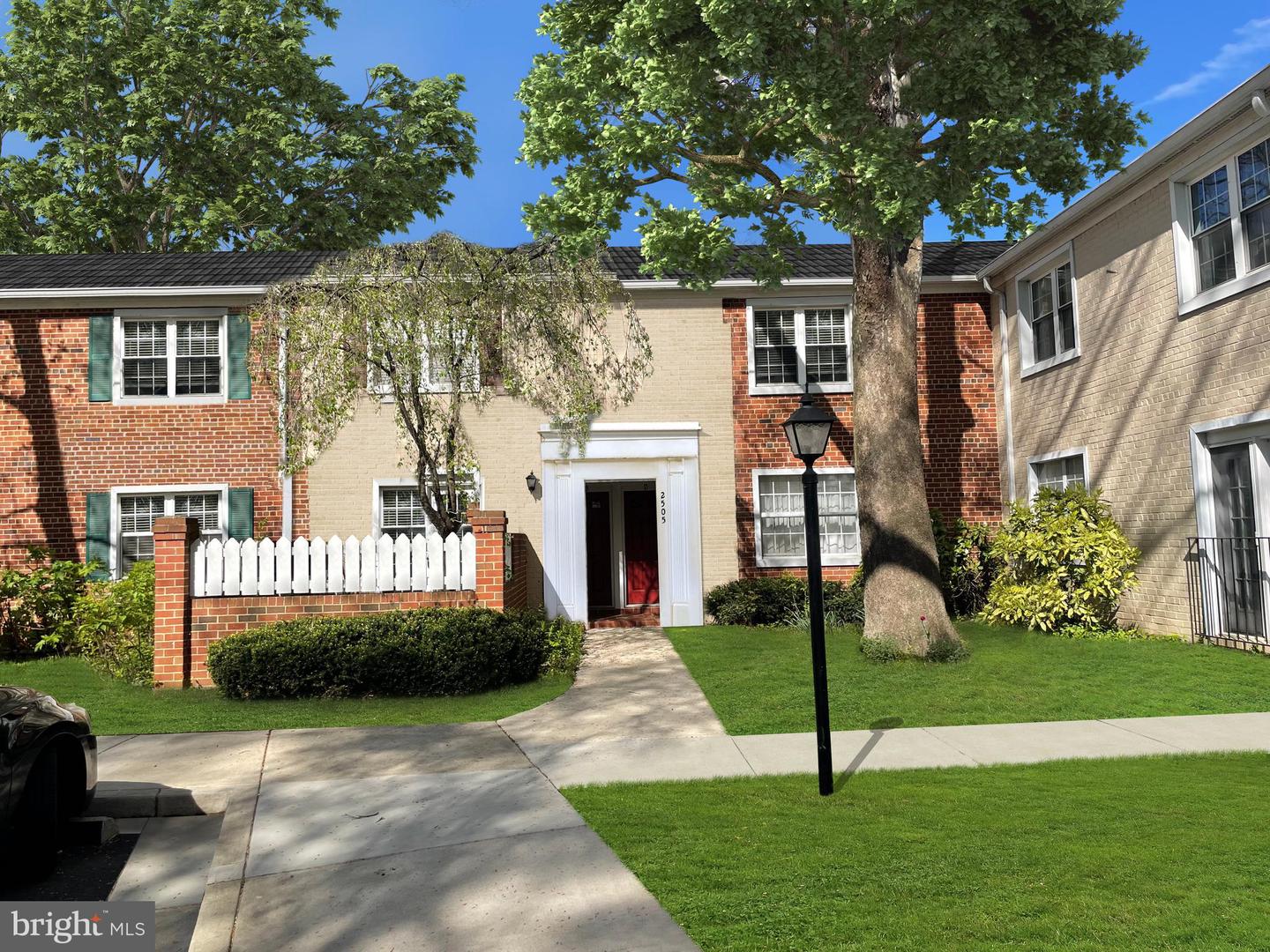 2505 S WALTER REED DR #A, ARLINGTON, Virginia 22206, 3 Bedrooms Bedrooms, 8 Rooms Rooms,2 BathroomsBathrooms,Residential,For sale,2505 S WALTER REED DR #A,VAAR2059346 MLS # VAAR2059346