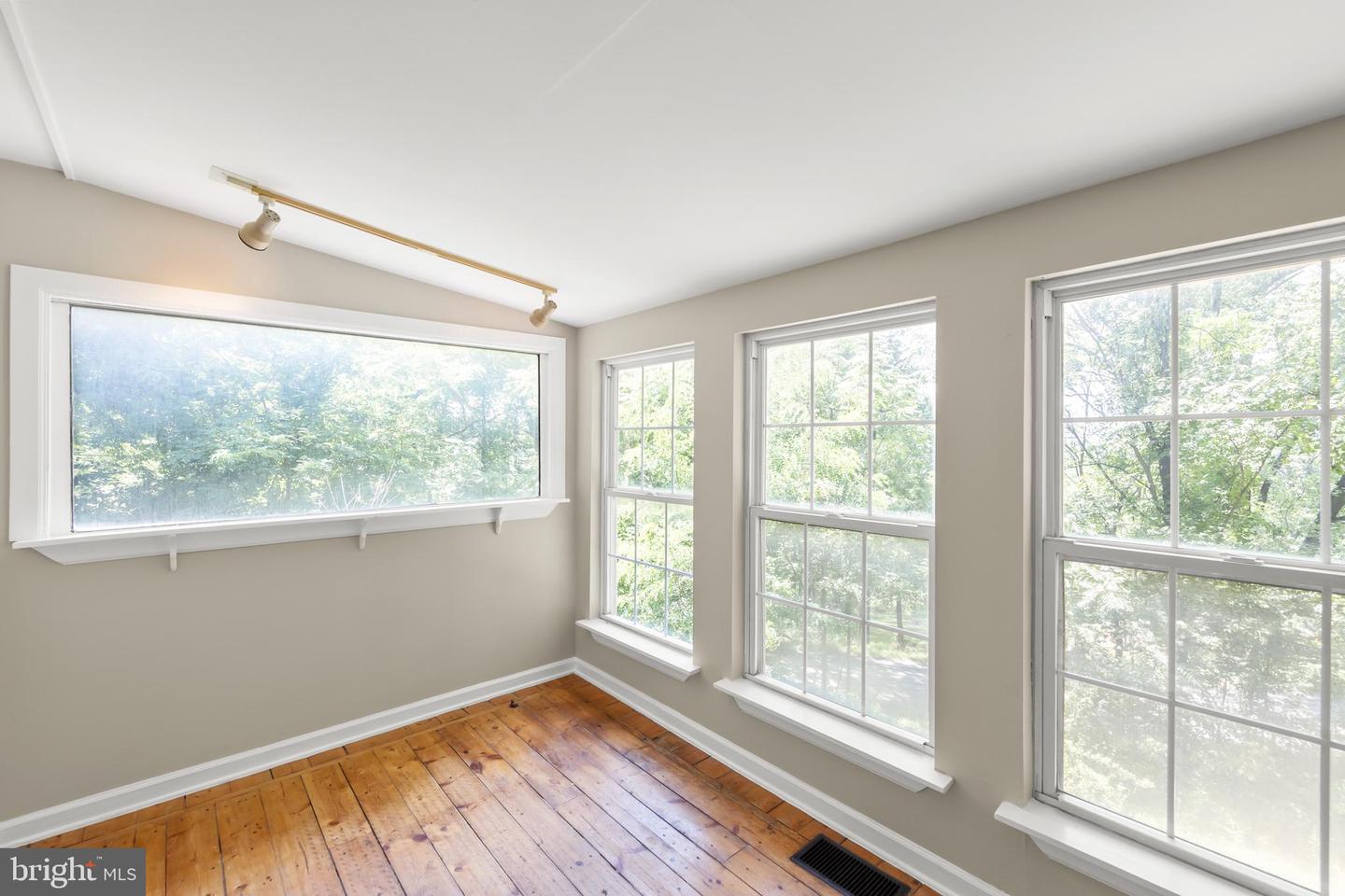 1959 DRUMMER HILL RD, FRONT ROYAL, Virginia 22630, 2 Bedrooms Bedrooms, ,1 BathroomBathrooms,Residential,For sale,1959 DRUMMER HILL RD,VAWR2011624 MLS # VAWR2011624