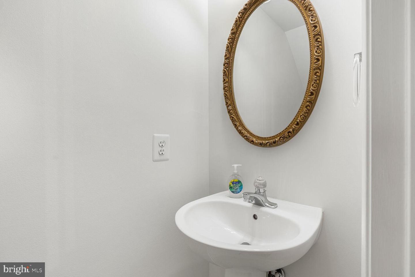 7028 FALLS REACH DR, FALLS CHURCH, Virginia 22043, 2 Bedrooms Bedrooms, ,2 BathroomsBathrooms,Residential,For sale,7028 FALLS REACH DR,VAFX2254646 MLS # VAFX2254646