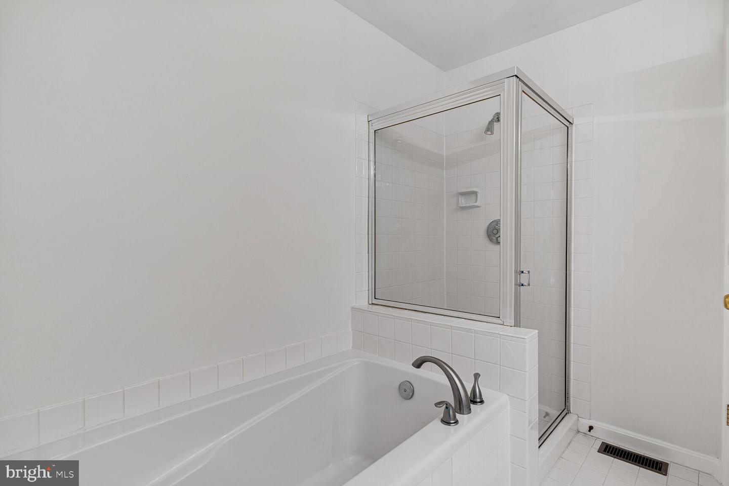 7028 FALLS REACH DR, FALLS CHURCH, Virginia 22043, 2 Bedrooms Bedrooms, ,2 BathroomsBathrooms,Residential,For sale,7028 FALLS REACH DR,VAFX2254646 MLS # VAFX2254646