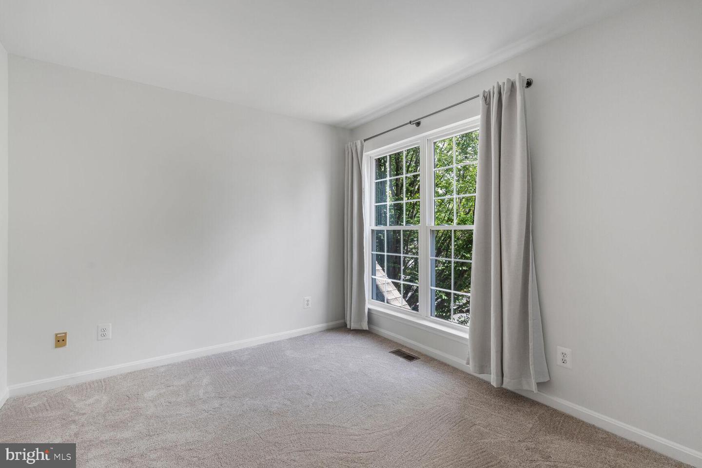 7028 FALLS REACH DR, FALLS CHURCH, Virginia 22043, 2 Bedrooms Bedrooms, ,2 BathroomsBathrooms,Residential,For sale,7028 FALLS REACH DR,VAFX2254646 MLS # VAFX2254646