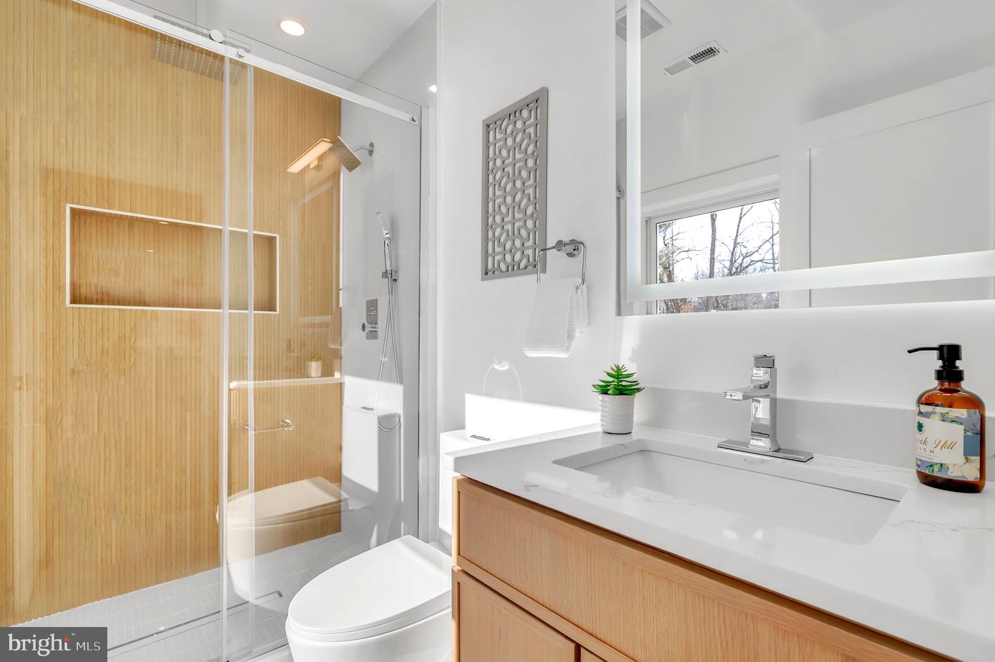 7332 OLD DOMINION DR, MCLEAN, Virginia 22101, 5 Bedrooms Bedrooms, ,6 BathroomsBathrooms,Residential,For sale,7332 OLD DOMINION DR,VAFX2256086 MLS # VAFX2256086