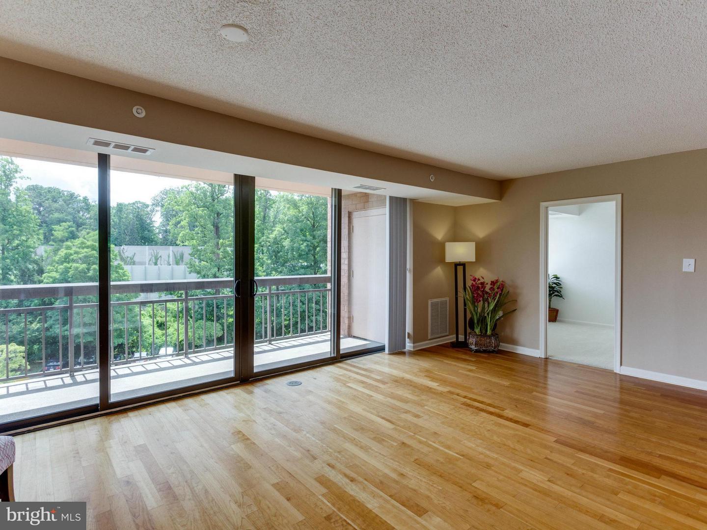 2230 GEORGE C MARSHALL DR #707, FALLS CHURCH, Virginia 22043, 2 Bedrooms Bedrooms, ,1 BathroomBathrooms,Residential,For sale,2230 GEORGE C MARSHALL DR #707,VAFX2256184 MLS # VAFX2256184