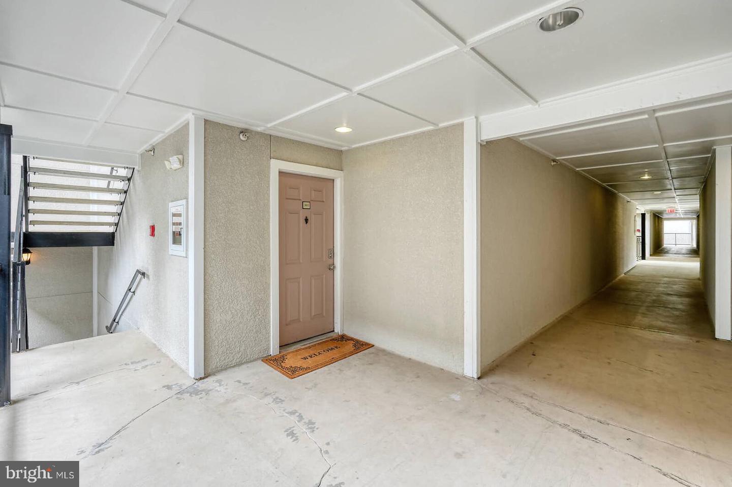 1504 LINCOLN WAY #302, MCLEAN, Virginia 22102, 1 Bedroom Bedrooms, 3 Rooms Rooms,1 BathroomBathrooms,Residential,For sale,1504 LINCOLN WAY #302,VAFX2256200 MLS # VAFX2256200
