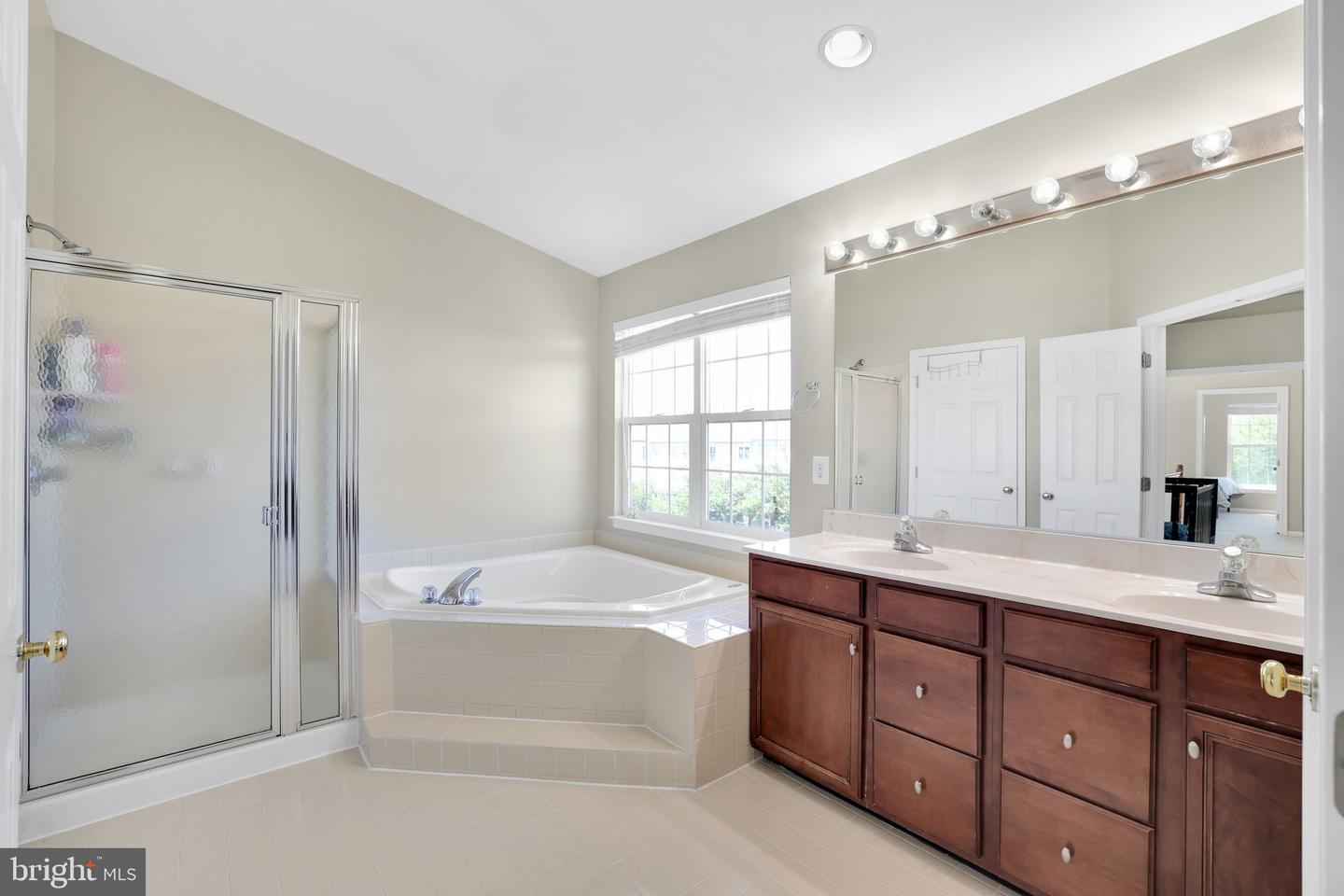 25497 BERESFORD DR, CHANTILLY, Virginia 20152, 3 Bedrooms Bedrooms, ,2 BathroomsBathrooms,Residential,For sale,25497 BERESFORD DR,VALO2102538 MLS # VALO2102538