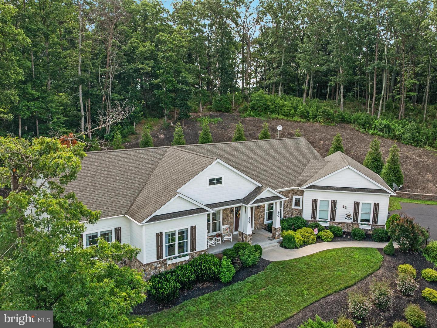 140 WHISTLEWOOD LN, WINCHESTER, Virginia 22602, 5 Bedrooms Bedrooms, ,3 BathroomsBathrooms,Residential,For sale,140 WHISTLEWOOD LN,VAFV2035500 MLS # VAFV2035500