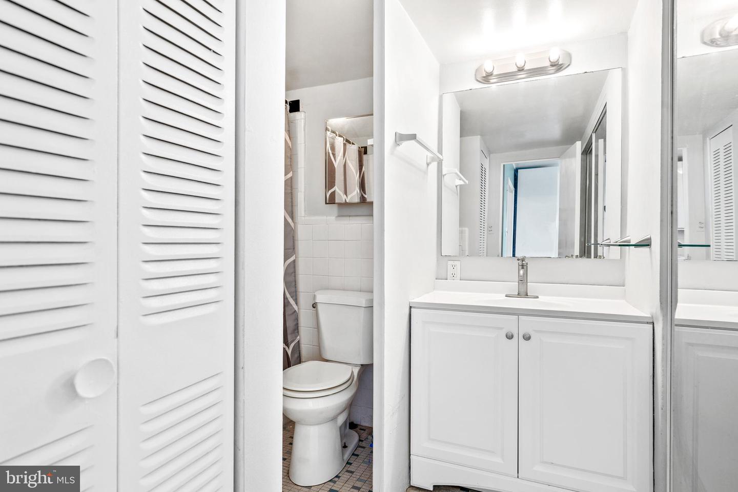 922 24TH ST NW #812, WASHINGTON, District Of Columbia 20037, ,1 BathroomBathrooms,Residential,For sale,922 24TH ST NW #812,DCDC2210842 MLS # DCDC2210842