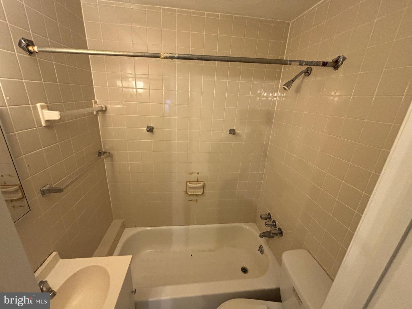 125 W BAY AVE W, NORFOLK, Virginia 23503, 6 Bedrooms Bedrooms, ,5 BathroomsBathrooms,Residential,For sale,125 W BAY AVE W,VANF2000080 MLS # VANF2000080