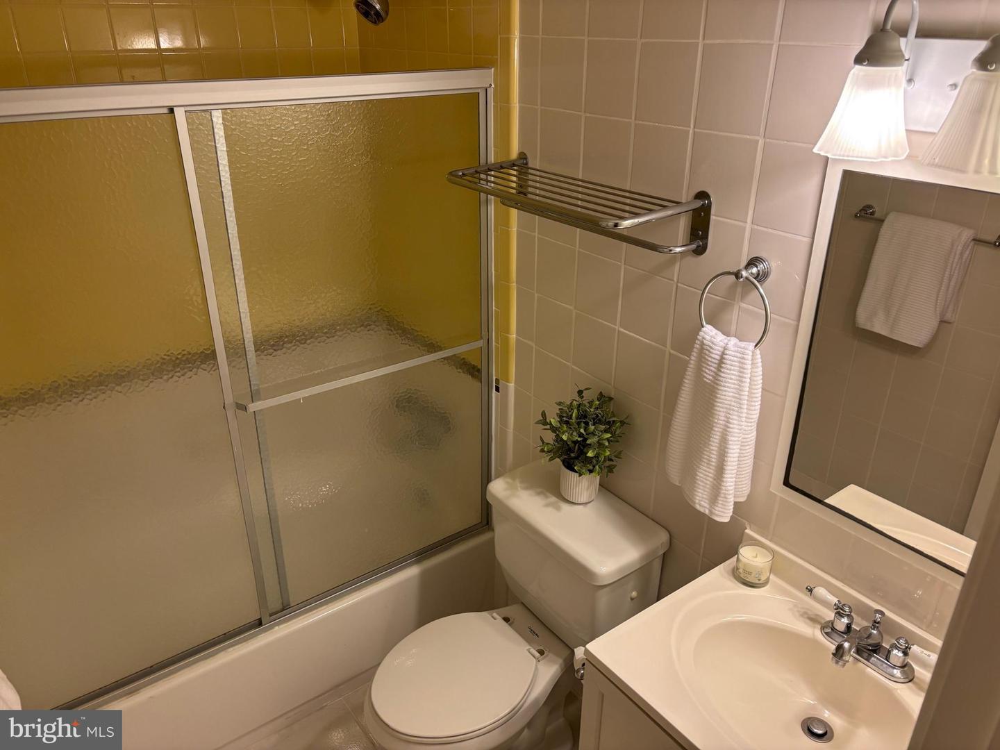 125 W BAY AVE W, NORFOLK, Virginia 23503, 6 Bedrooms Bedrooms, ,5 BathroomsBathrooms,Residential,For sale,125 W BAY AVE W,VANF2000080 MLS # VANF2000080