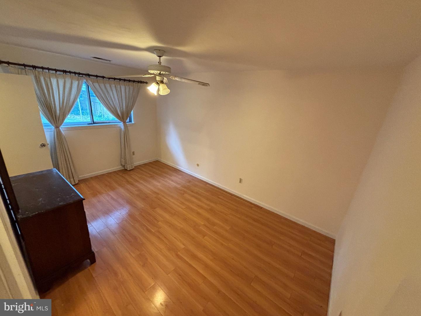 125 W BAY AVE W, NORFOLK, Virginia 23503, 6 Bedrooms Bedrooms, ,5 BathroomsBathrooms,Residential,For sale,125 W BAY AVE W,VANF2000080 MLS # VANF2000080