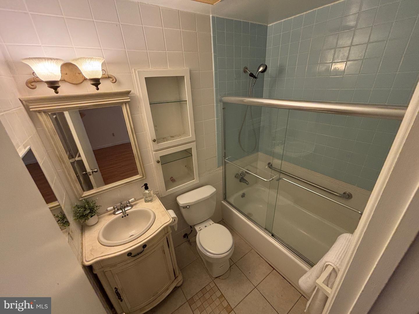 125 W BAY AVE W, NORFOLK, Virginia 23503, 6 Bedrooms Bedrooms, ,5 BathroomsBathrooms,Residential,For sale,125 W BAY AVE W,VANF2000080 MLS # VANF2000080