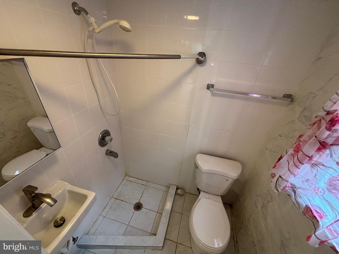 125 W BAY AVE W, NORFOLK, Virginia 23503, 6 Bedrooms Bedrooms, ,5 BathroomsBathrooms,Residential,For sale,125 W BAY AVE W,VANF2000080 MLS # VANF2000080