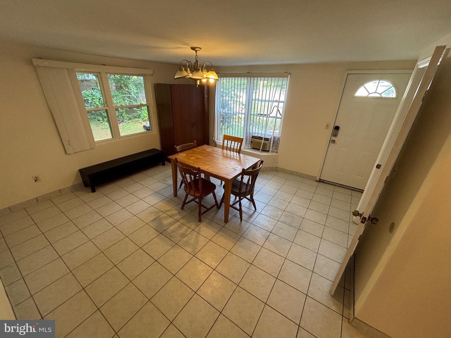 125 W BAY AVE W, NORFOLK, Virginia 23503, 6 Bedrooms Bedrooms, ,5 BathroomsBathrooms,Residential,For sale,125 W BAY AVE W,VANF2000080 MLS # VANF2000080