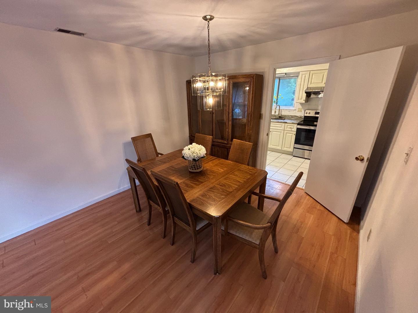 125 W BAY AVE W, NORFOLK, Virginia 23503, 6 Bedrooms Bedrooms, ,5 BathroomsBathrooms,Residential,For sale,125 W BAY AVE W,VANF2000080 MLS # VANF2000080