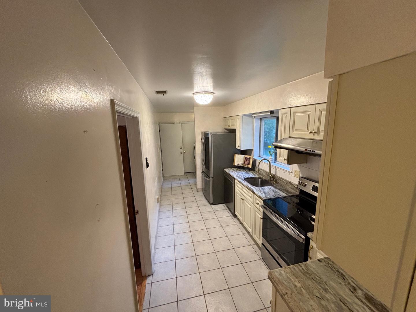 125 W BAY AVE W, NORFOLK, Virginia 23503, 6 Bedrooms Bedrooms, ,5 BathroomsBathrooms,Residential,For sale,125 W BAY AVE W,VANF2000080 MLS # VANF2000080