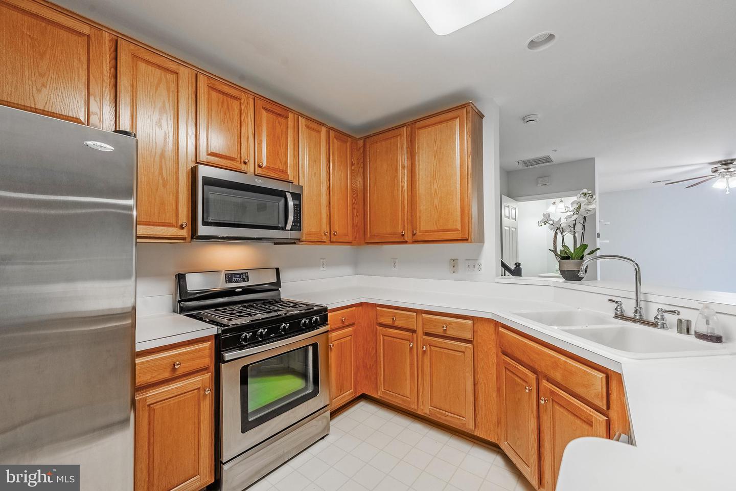 5930 KIMBERLY ANNE #301, ALEXANDRIA, Virginia 22310, 2 Bedrooms Bedrooms, ,2 BathroomsBathrooms,Residential,For sale,5930 KIMBERLY ANNE #301,VAFX2222258 MLS # VAFX2222258