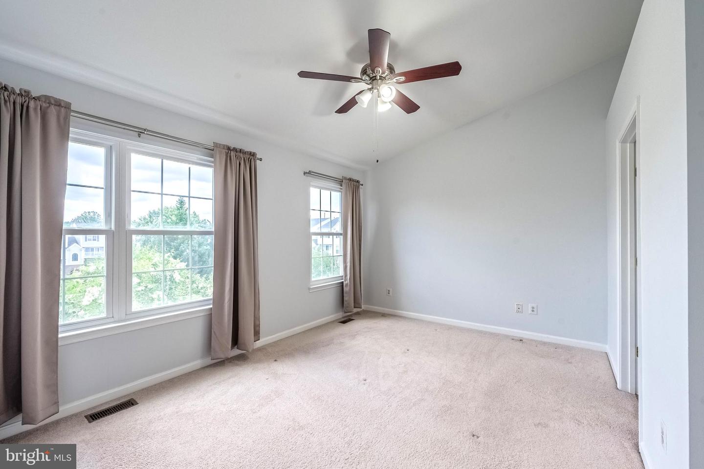 5930 KIMBERLY ANNE #301, ALEXANDRIA, Virginia 22310, 2 Bedrooms Bedrooms, ,2 BathroomsBathrooms,Residential,For sale,5930 KIMBERLY ANNE #301,VAFX2222258 MLS # VAFX2222258