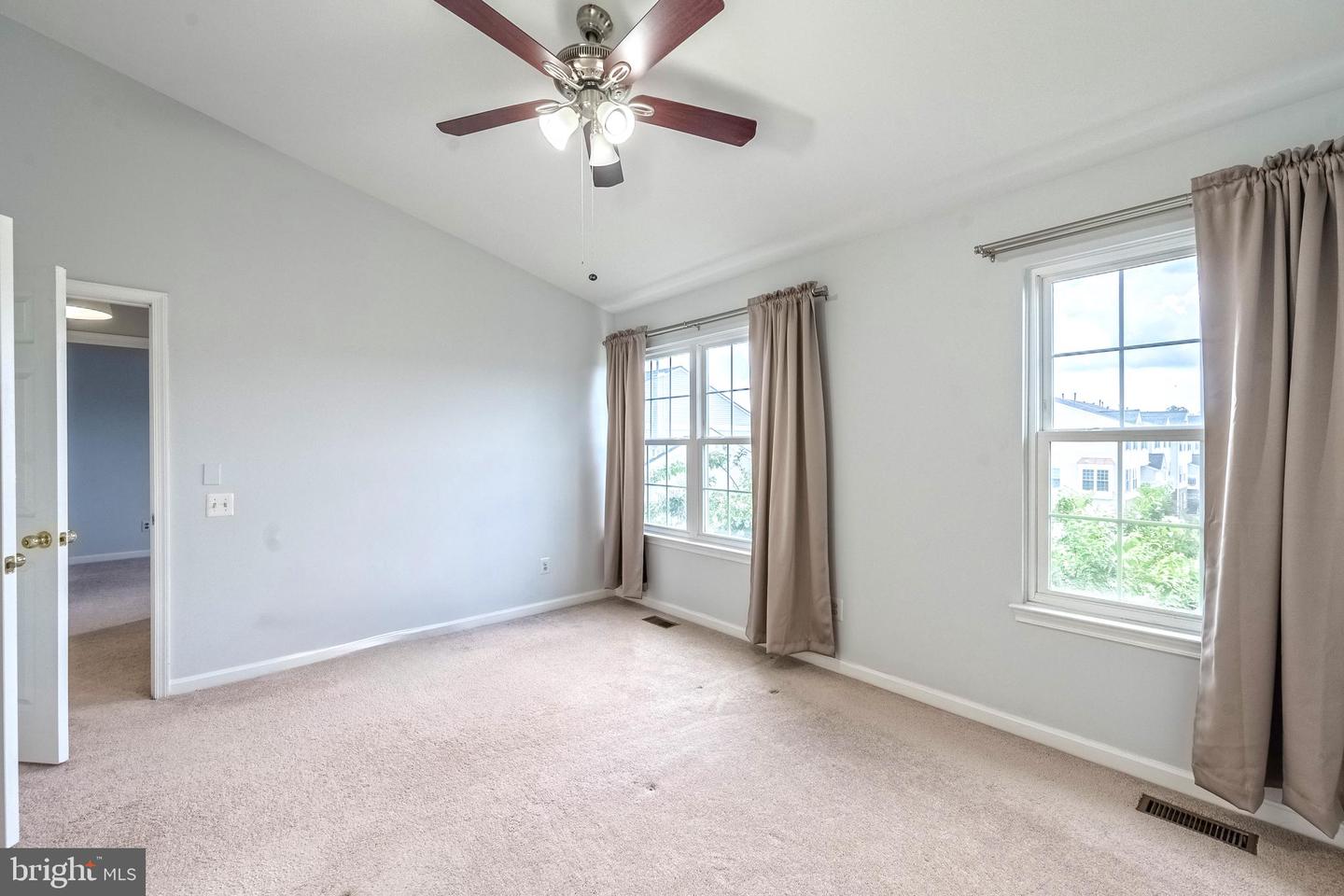 5930 KIMBERLY ANNE #301, ALEXANDRIA, Virginia 22310, 2 Bedrooms Bedrooms, ,2 BathroomsBathrooms,Residential,For sale,5930 KIMBERLY ANNE #301,VAFX2222258 MLS # VAFX2222258