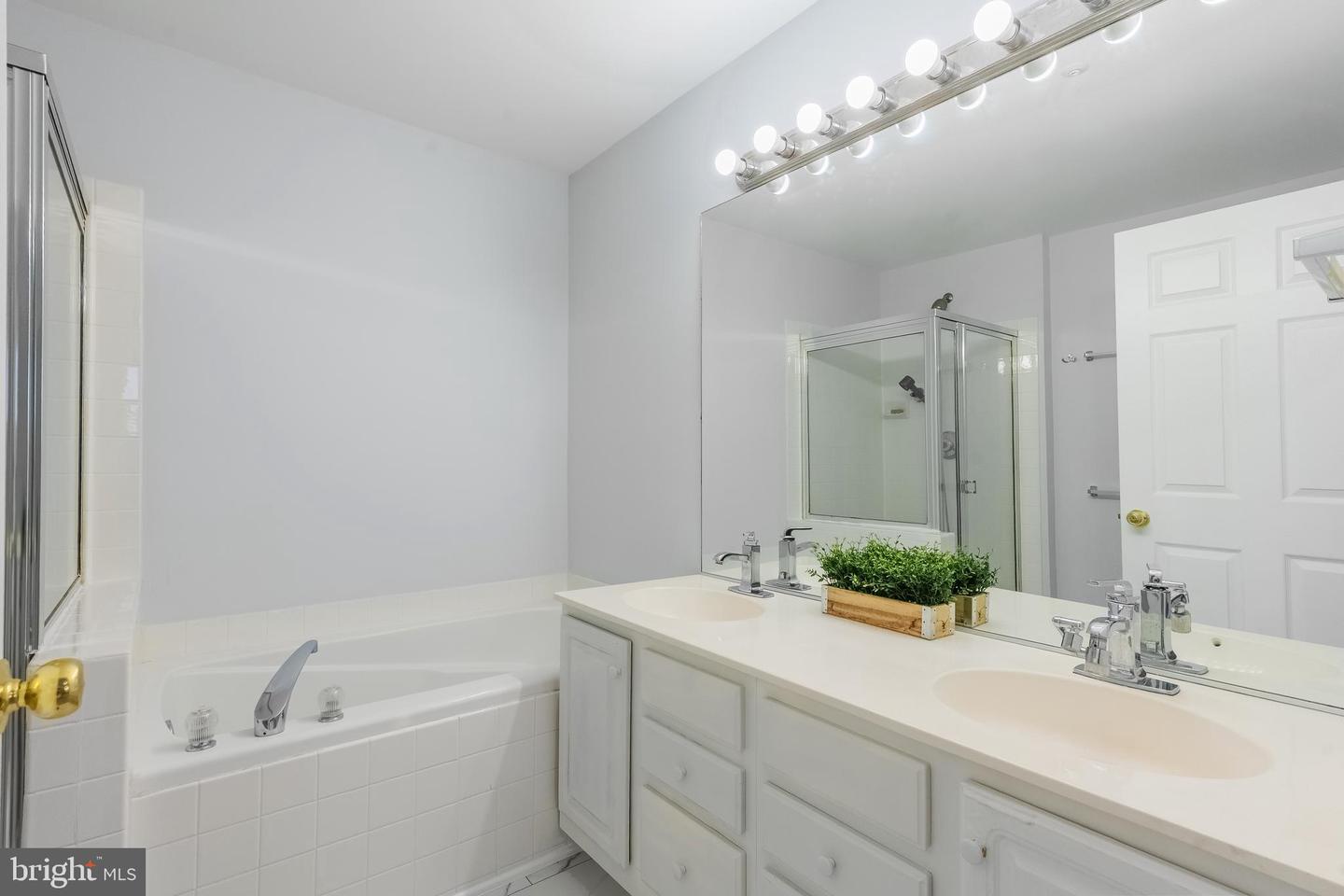 5930 KIMBERLY ANNE #301, ALEXANDRIA, Virginia 22310, 2 Bedrooms Bedrooms, ,2 BathroomsBathrooms,Residential,For sale,5930 KIMBERLY ANNE #301,VAFX2222258 MLS # VAFX2222258