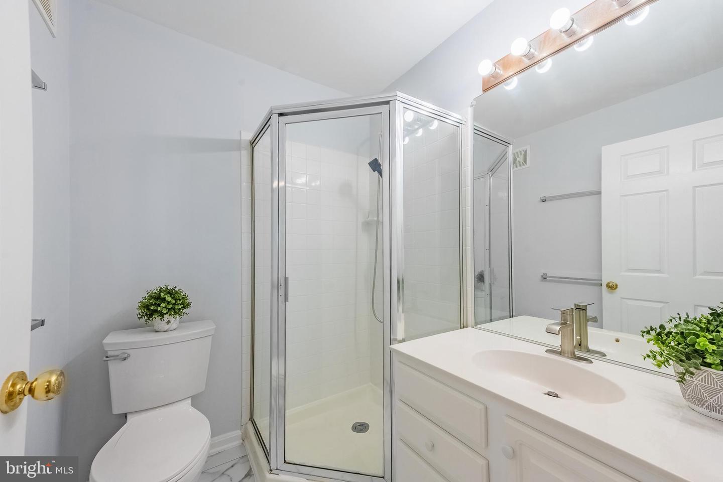 5930 KIMBERLY ANNE #301, ALEXANDRIA, Virginia 22310, 2 Bedrooms Bedrooms, ,2 BathroomsBathrooms,Residential,For sale,5930 KIMBERLY ANNE #301,VAFX2222258 MLS # VAFX2222258