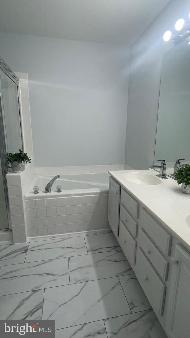 5930 KIMBERLY ANNE #301, ALEXANDRIA, Virginia 22310, 2 Bedrooms Bedrooms, ,2 BathroomsBathrooms,Residential,For sale,5930 KIMBERLY ANNE #301,VAFX2222258 MLS # VAFX2222258