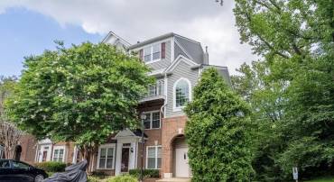 5930 KIMBERLY ANNE #301, ALEXANDRIA, Virginia 22310, 2 Bedrooms Bedrooms, ,2 BathroomsBathrooms,Residential,For sale,5930 KIMBERLY ANNE #301,VAFX2222258 MLS # VAFX2222258