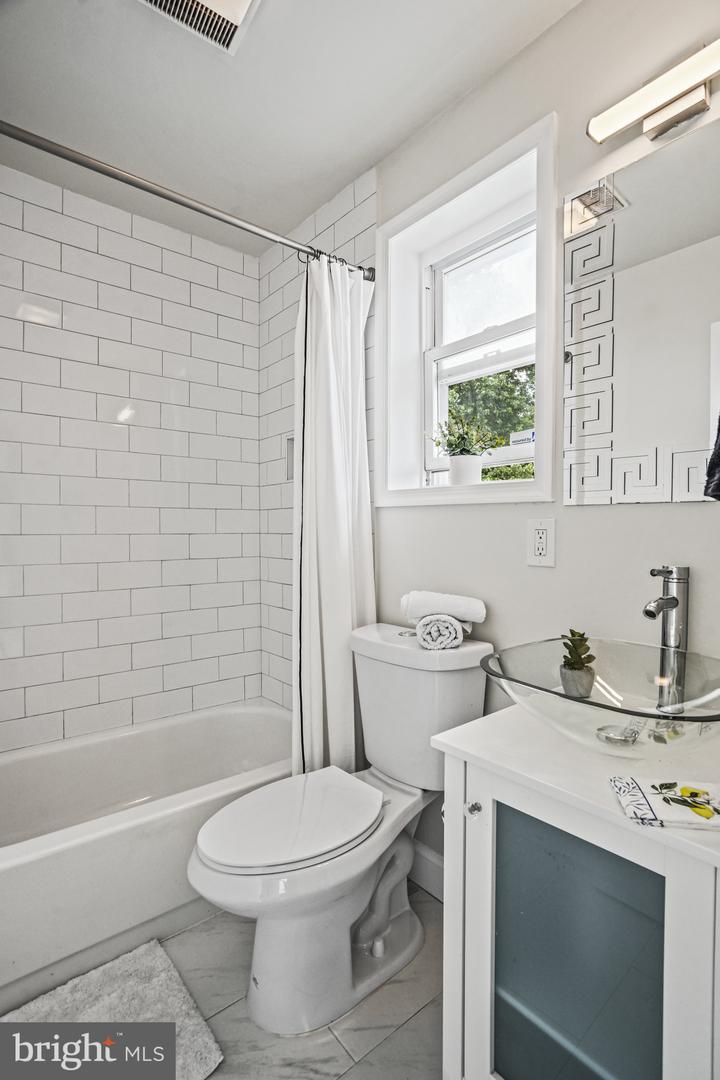 5449 B ST SE, WASHINGTON, District Of Columbia 20019, 2 Bedrooms Bedrooms, ,2 BathroomsBathrooms,Residential,For sale,5449 B ST SE,DCDC2203332 MLS # DCDC2203332