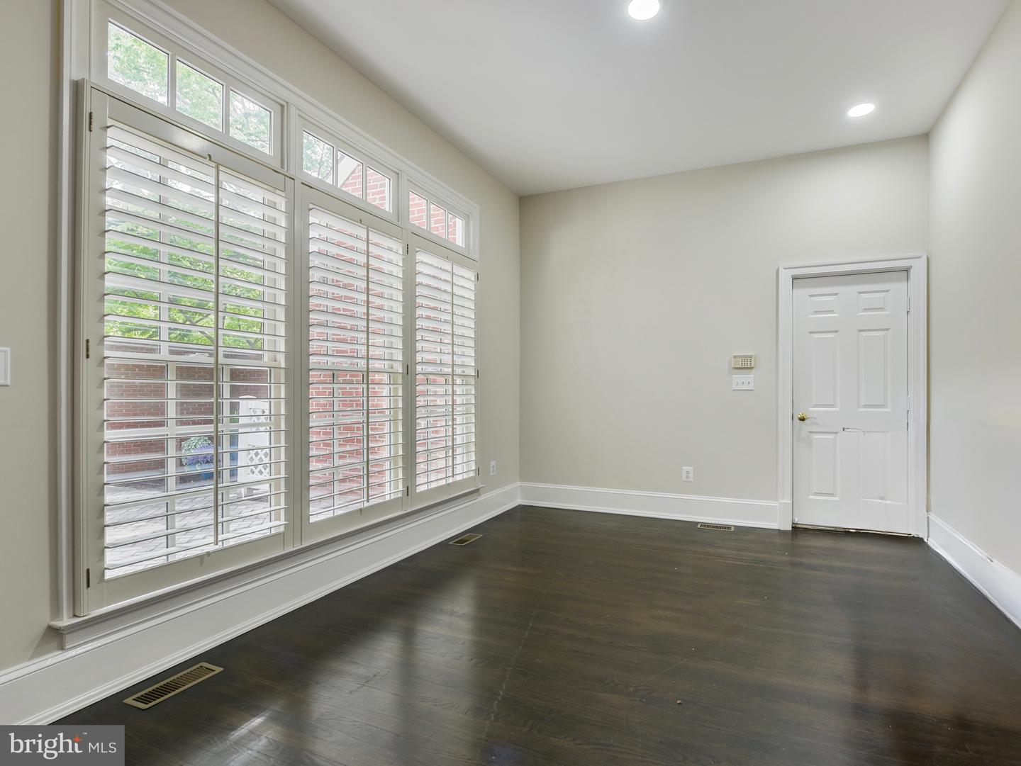 1496 EVANS FARM DR, MCLEAN, Virginia 22101, 4 Bedrooms Bedrooms, ,5 BathroomsBathrooms,Residential,For sale,1496 EVANS FARM DR,VAFX2244476 MLS # VAFX2244476
