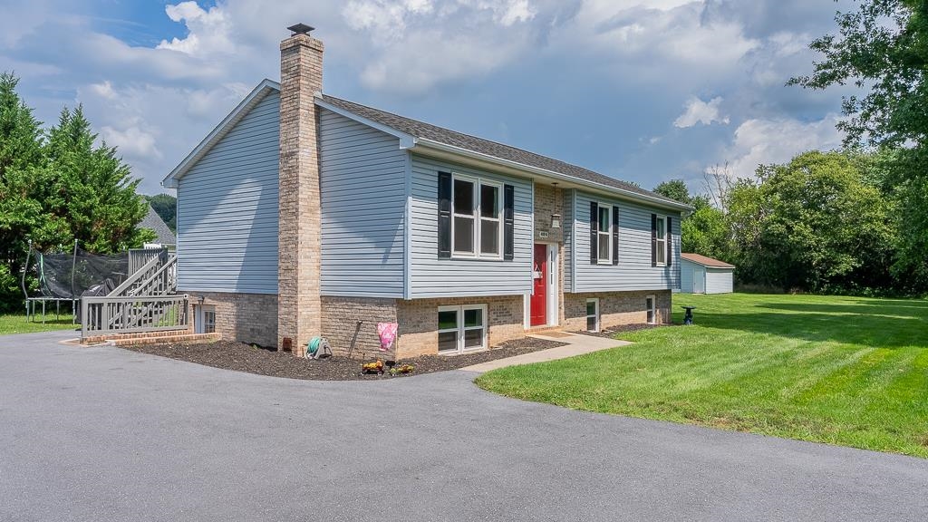 405 N RIVER RD, BRIDGEWATER, Virginia 22812, 5 Bedrooms Bedrooms, ,3 BathroomsBathrooms,Residential,405 N RIVER RD,666888 MLS # 666888