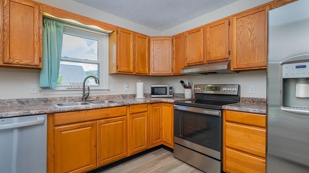405 N RIVER RD, BRIDGEWATER, Virginia 22812, 5 Bedrooms Bedrooms, ,3 BathroomsBathrooms,Residential,405 N RIVER RD,666888 MLS # 666888