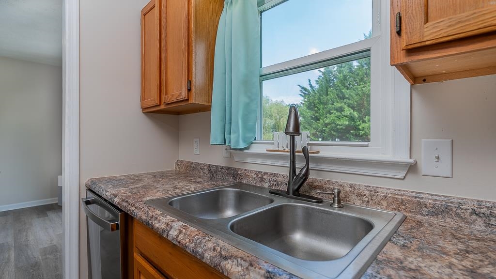405 N RIVER RD, BRIDGEWATER, Virginia 22812, 5 Bedrooms Bedrooms, ,3 BathroomsBathrooms,Residential,405 N RIVER RD,666888 MLS # 666888