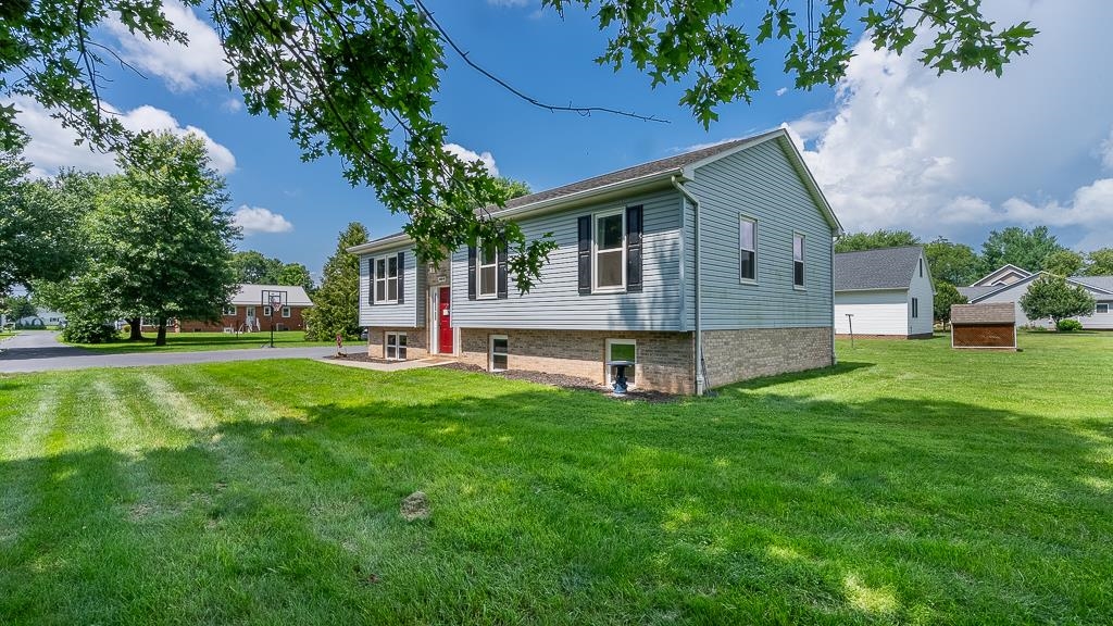 405 N RIVER RD, BRIDGEWATER, Virginia 22812, 5 Bedrooms Bedrooms, ,3 BathroomsBathrooms,Residential,405 N RIVER RD,666888 MLS # 666888