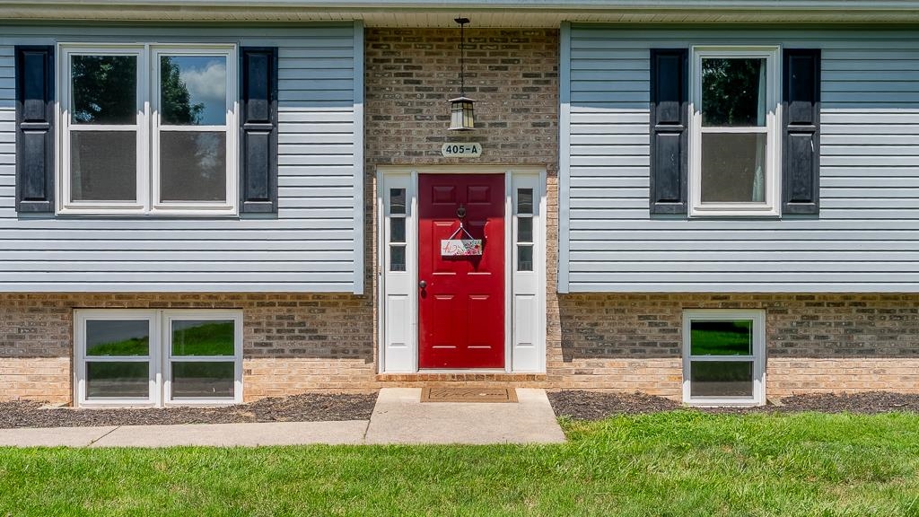 405 N RIVER RD, BRIDGEWATER, Virginia 22812, 5 Bedrooms Bedrooms, ,3 BathroomsBathrooms,Residential,405 N RIVER RD,666888 MLS # 666888