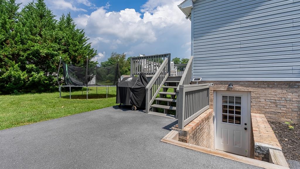 405 N RIVER RD, BRIDGEWATER, Virginia 22812, 5 Bedrooms Bedrooms, ,3 BathroomsBathrooms,Residential,405 N RIVER RD,666888 MLS # 666888