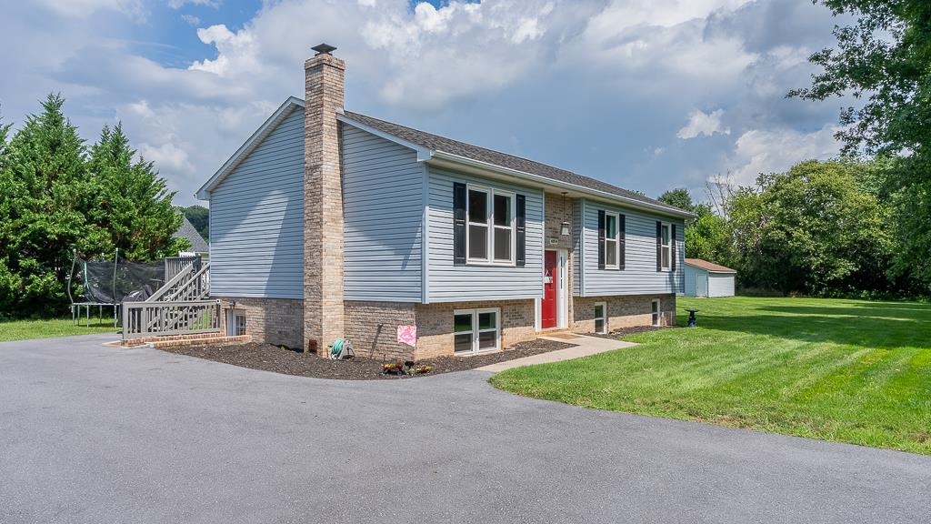 405 N RIVER RD, BRIDGEWATER, Virginia 22812, 5 Bedrooms Bedrooms, ,3 BathroomsBathrooms,Residential,405 N RIVER RD,666888 MLS # 666888