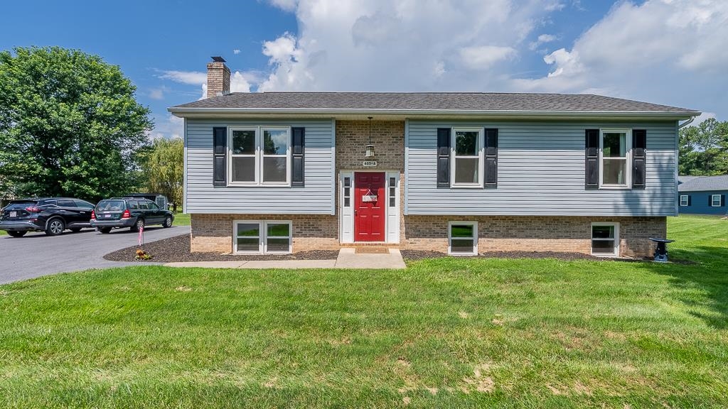 405 N RIVER RD, BRIDGEWATER, Virginia 22812, 5 Bedrooms Bedrooms, ,3 BathroomsBathrooms,Residential,405 N RIVER RD,666888 MLS # 666888