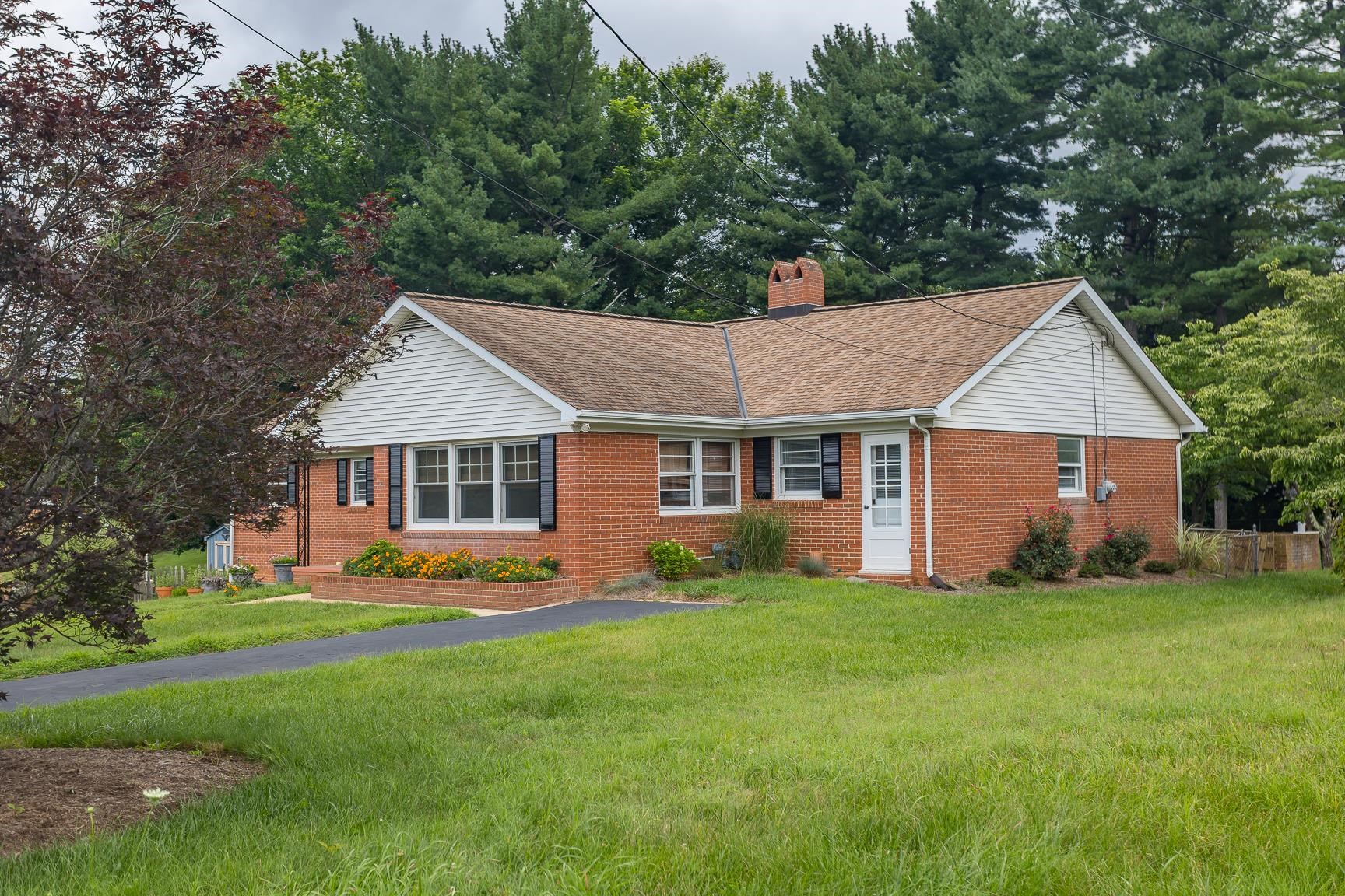 871 KENT RD, WAYNESBORO, Virginia 22980, 4 Bedrooms Bedrooms, ,2 BathroomsBathrooms,Residential,871 KENT RD,666891 MLS # 666891