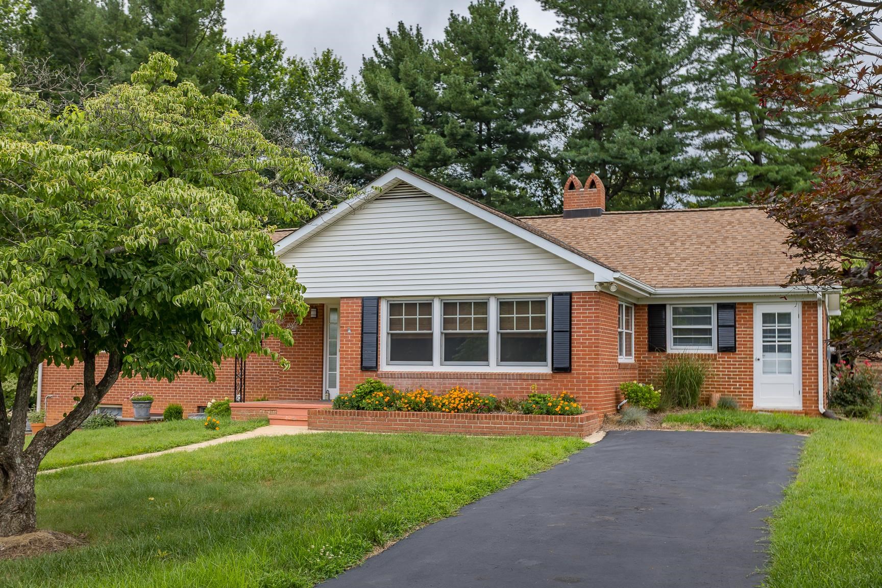 871 KENT RD, WAYNESBORO, Virginia 22980, 4 Bedrooms Bedrooms, ,2 BathroomsBathrooms,Residential,871 KENT RD,666891 MLS # 666891