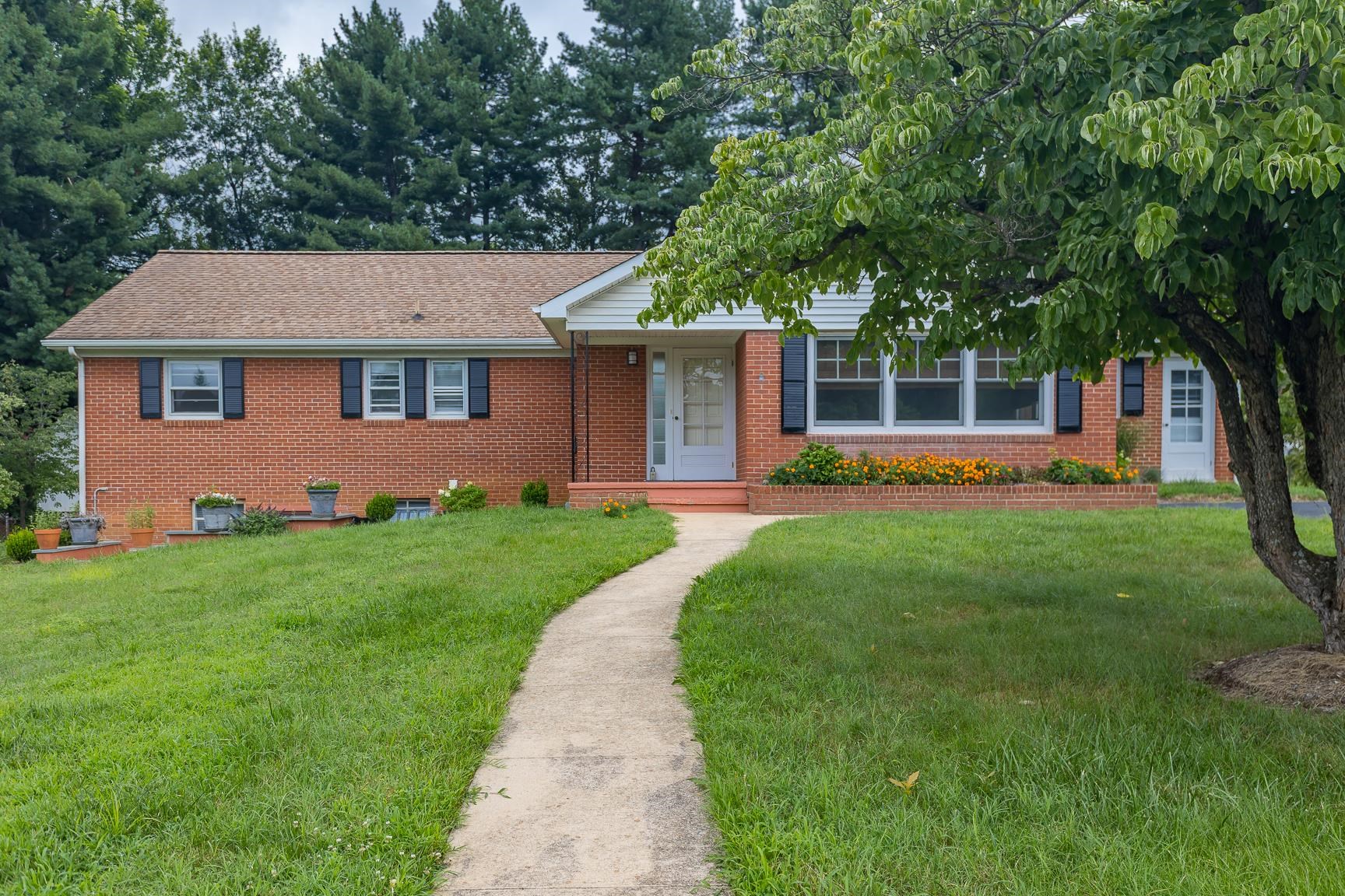871 KENT RD, WAYNESBORO, Virginia 22980, 4 Bedrooms Bedrooms, ,2 BathroomsBathrooms,Residential,871 KENT RD,666891 MLS # 666891