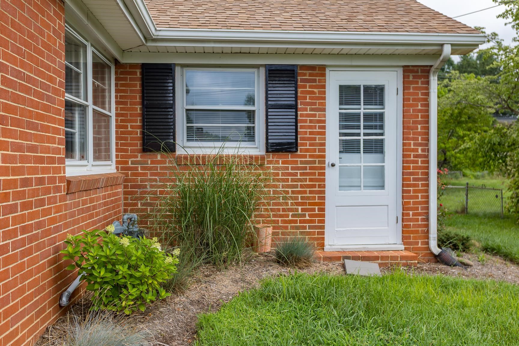 871 KENT RD, WAYNESBORO, Virginia 22980, 4 Bedrooms Bedrooms, ,2 BathroomsBathrooms,Residential,871 KENT RD,666891 MLS # 666891